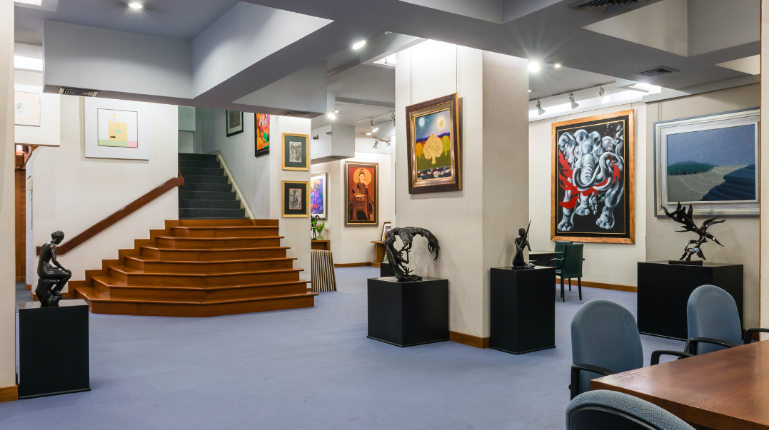 Gallery displays striking works of bronze sculptures and paintings ranging from decorative paintings from local artists and features some modern and contemporary artworks from Thailand’s leading artists.